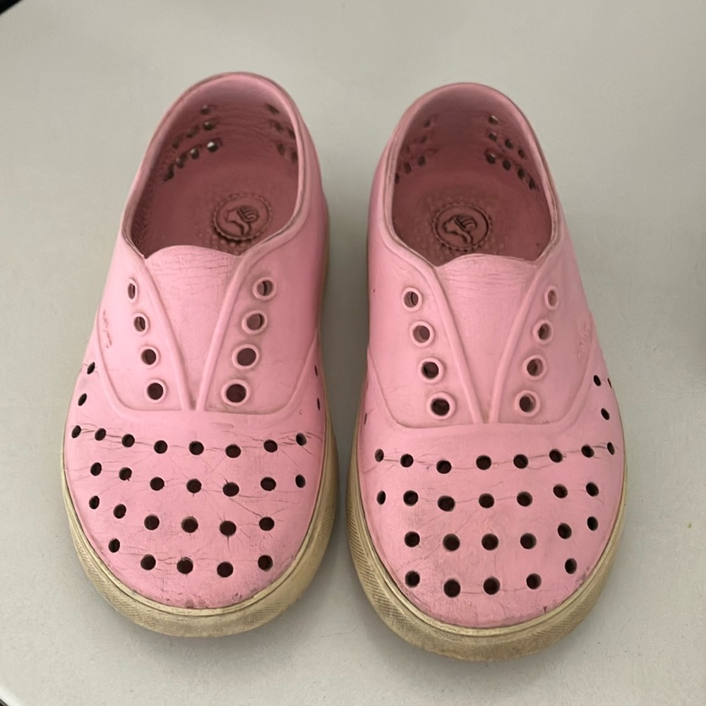 Native shoes , children’s 11 , water shoes